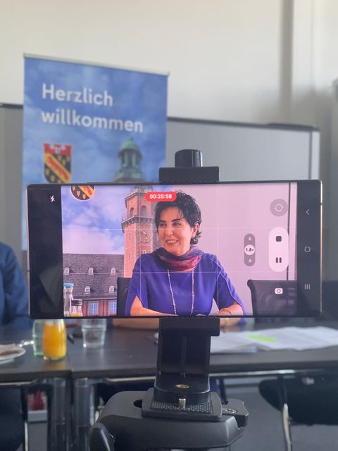Das Thema Einsamkeit in den Fokus der Öffentlichkeit rücken will Bürgermeisterin Demirbüken-Wegner. (Bild: BA Reinickendorf)