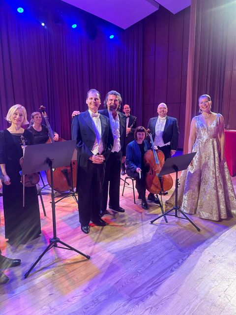Die HauptstadtTenöre: Thorsten Hennig, Maik Tödter, Giorgio Valenta plus Orchester (Bild: BA Reinickendorf)