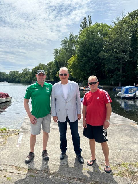 v.l.n.r. Frank Borchardt (Ruderriege TV Waidmannslust), Bezirksstadtrat für Sport Harald Muschner (CDU), Michael Bilitzki (1. Vorsitzender Nordberliner Tauchverein) (Bild: BA Reinickendorf)