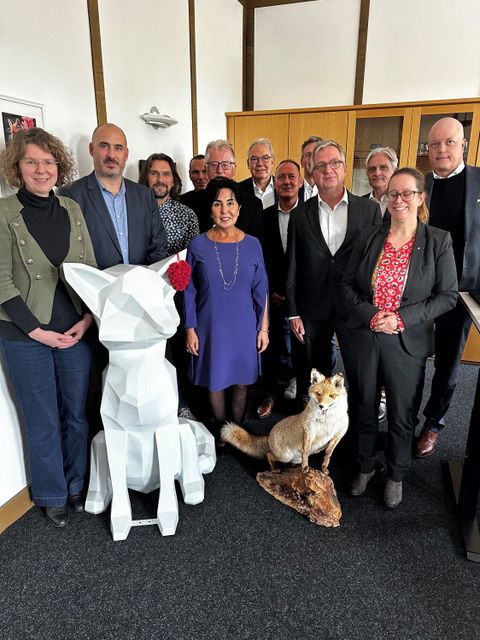 Gemeinsam für den Ausbau des Glasfasernetzes in Reinickendorf: Bezirksbürgermeisterin Demirbüken-Wegner mit den interessierten Unternehmen (Bild: BA Rdf (Archiv))