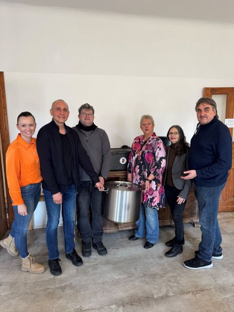 Von links: Klaudyna Droske (CDU), Martin Proschmann (Leiter der Kiez Hilfe), Jörg Gerasch (Geschäftsführer Berliner Help Stiftung), Kerstin Köppen (BVV-Vorsteherin), Andrea Behnke (Bündnis 90/Die Grünen), Norbert Raeder (für die CDU) (Bild: BVV Reinickendorf)