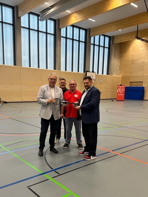 Übergabe der neue Dreifeld-Sporthalle am Vierrutenberg (Bild: BA Reinickendorf )