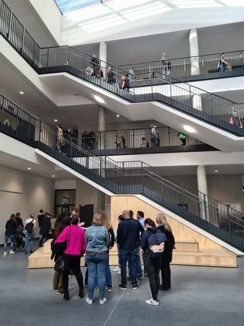 Besichtigung der neuen Grundschule Goltzstraße