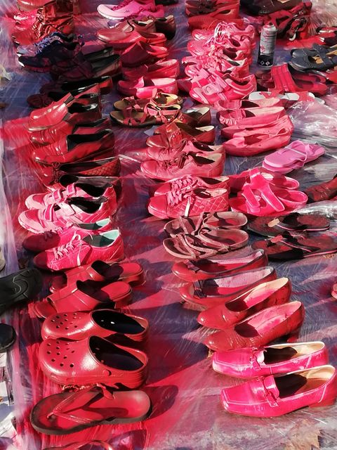 Rote Schuhe in Gedenken an getötete Frauen (Bild: Frauenbeauftragte Steglitz-Zehlendorf)