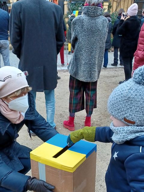 Spenden sammeln beim Open-Air-Benefizkonzert (Bild: Stadtbibliothek Steglitz-Zehlendorf)