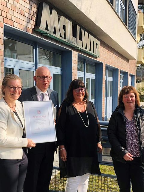 v.l.n.r.: Cornelia Schwarz, Ralph Wollert, Heike Mallwitz, Bezirksstadträtin Carolina Böhm (Bild: Bezirksamt Steglitz-Zehlendorf)