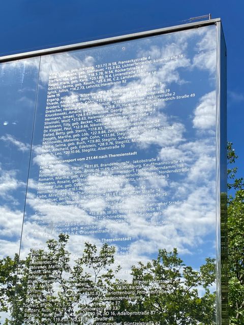 Spiegelwand auf dem Hermann-Ehlers-Platz (Bild: Fachbereich Kultur Steglitz-Zehlendorf)