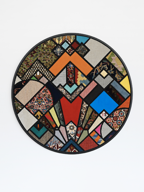 Nevin Aladağ: Social Fabric, fan, 2022, Collage mit Teppichen unterschiedlicher Herkunft auf Holz, gerahmt, ø 104 x 5 cm (NA/M 105)