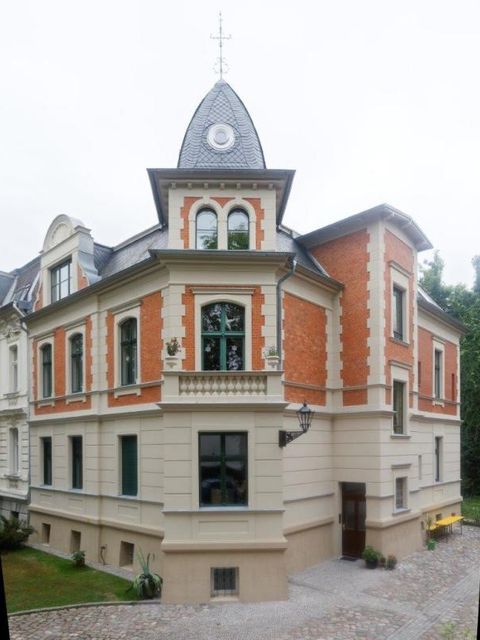 Jägerstraße 16 in Lichterfelde - Rekonstruierte Gründerzeitfassade (Bild: Firma Roland Schulze Baudenkmalfpflege)
