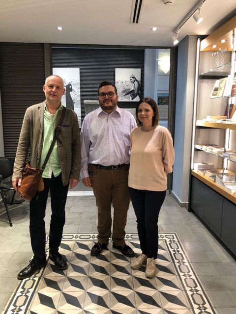 23. Oktober 2023: Führung durch die Sammlungen des Jüdischen Museums Thessaloniki mit Nassim Mevorach (Mitte) und Dr. Xenia Eleftheriou, Scientific Officer des Museums