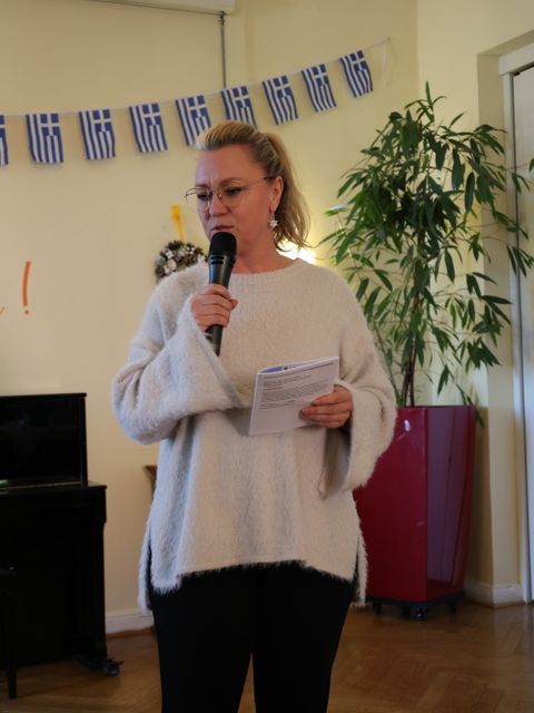 18. Februar 2025: Freizeitstättenleiterin Stefanie Müller eröffnet Veranstaltungsreihe "Vielfalt leben - Griechenland" im Kommunikationszentrum am Ostpreußendamm