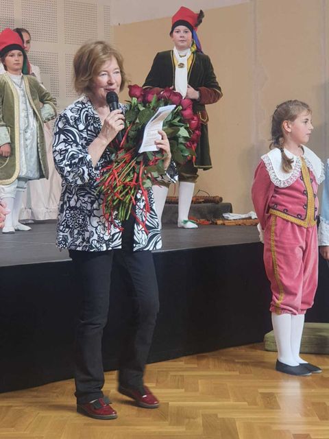 Danuta Danielewicz mit einigen ihrer jungen Schützlinge des Jugend- und Kinderensembles für Alte Musik