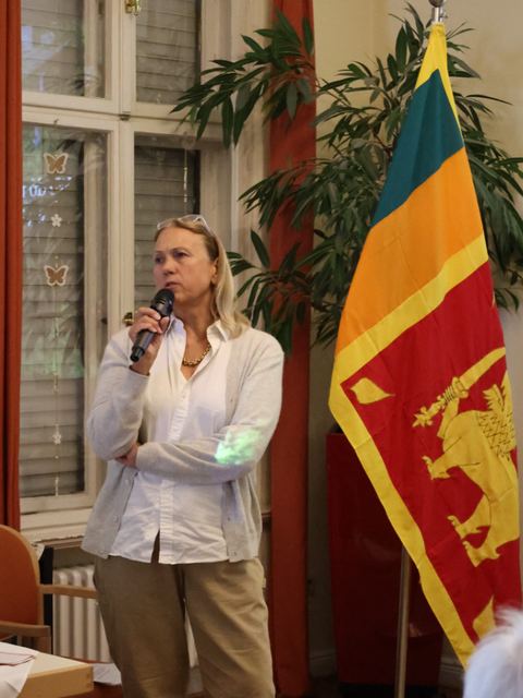 7. Juli 2026: Dr. Irene Riedel bei ihrem Vortrag über Ayurveda