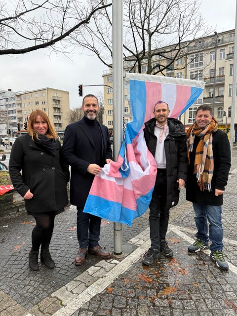 Von links nach rechts: Julia Selge (Frauen- und Gleichstellungsbeauftragte), Alfonso Pantisano (Ansprechperson der Landesregierung Berlin für die Akzeptanz sexueller und geschlechtlicher Vielfalt), Kai Münch (Beauftragte_r für queere Lebensweisen) und Florian Winkler-Schwarz (Geschäftsführung LSVD Berlin Brandenburg)