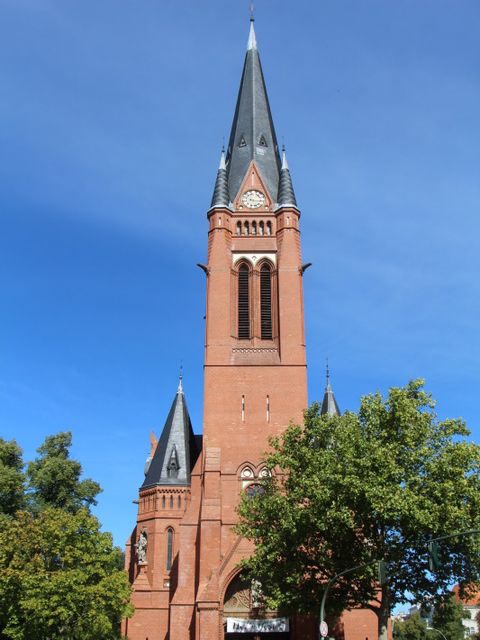 Evangelische Kirche zum Guten Hirten auf dem Friedrich-Wilhelm-Platz