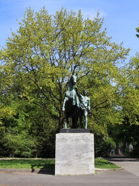 Rossebändiger im Kleistpark