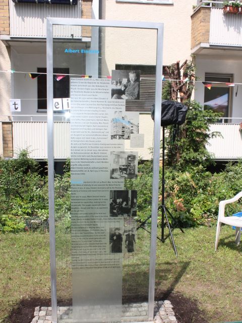 Stele für Albert Einstein