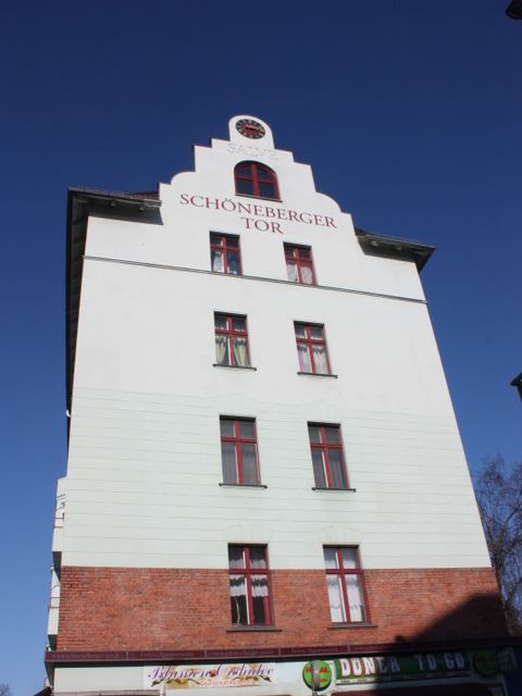 Schöneberger Tor am S-Bahnhof Schöneberg