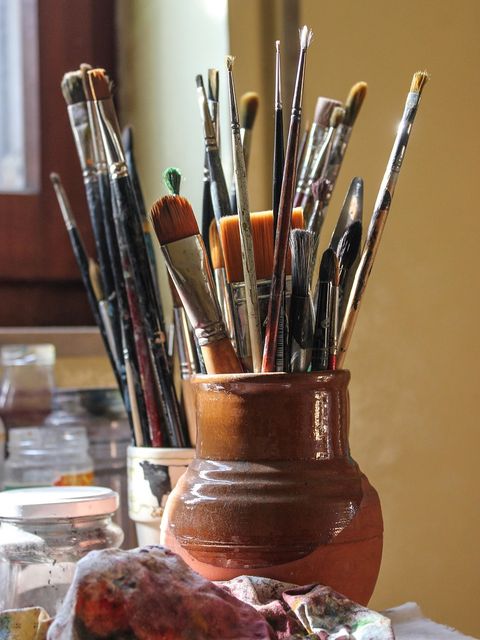 Pinsel für Malerei im Atelier