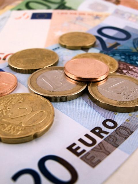 Euroscheine und Münzen
