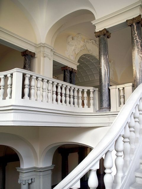 Haupttreppe rechts (Bild: Christiane Ehricke)