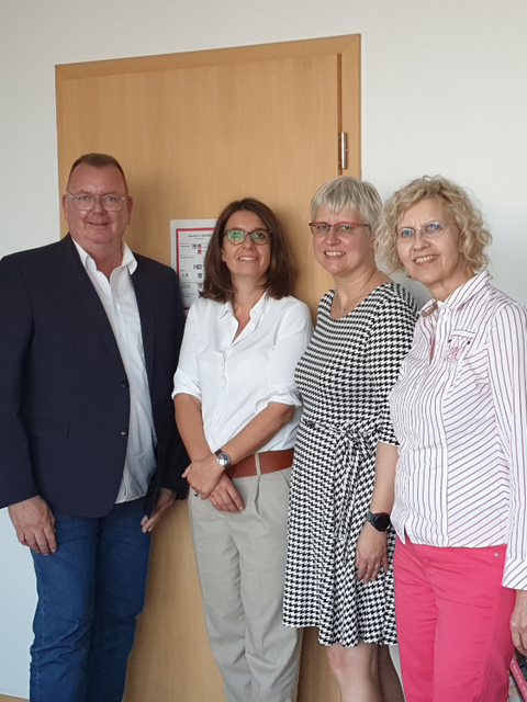 Thomas Hutchison, Bezirksbürgermeisterin Nadja Zivkovic, Claudia Lemke, örtliche SBV Frau Jana Rädisch