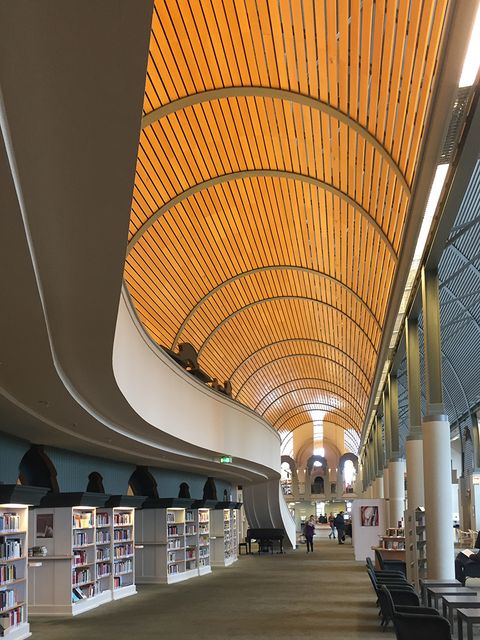 Blick in die denkmalgeschützte Humboldt-Bibliothek