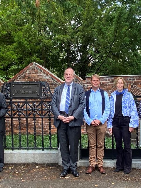 Prof. Dr. Dr. h.c. mult. Christoph Markschies (BBAW), Tillman Wagner (Geschäftsführer Ev. Friedhofsverband Berlin Stadtmitte), Dr. Leonie Glabau (Landesdenkmalamt Berlin)