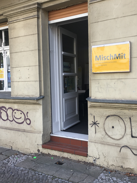 Offene Tür: Eingangsbereich vom Nachbarschaftsheim Neukölln im Glasowerkiez