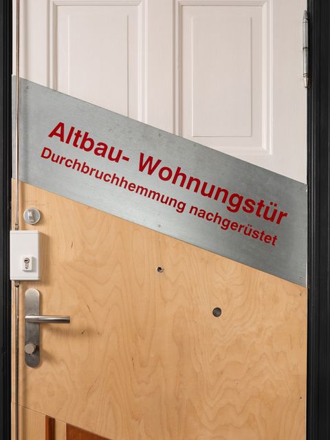nachgerüstete Altbau-Wohnungstür