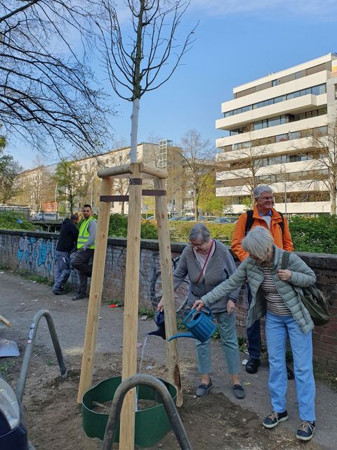 Petra Falkenberg, Wieland Giebel und Hannelore Weißenborn vom Bürgerverein Luisenstadt (Bild: SenMVKU)
