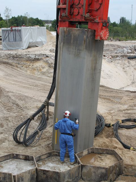Bodensanierung mit dem Hexagonalrohraustauschverfahren (Wabenverfahren) (Bild: SenMVKU)