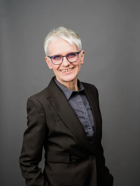 Porträtfoto - Dr. Anna Hochreuter