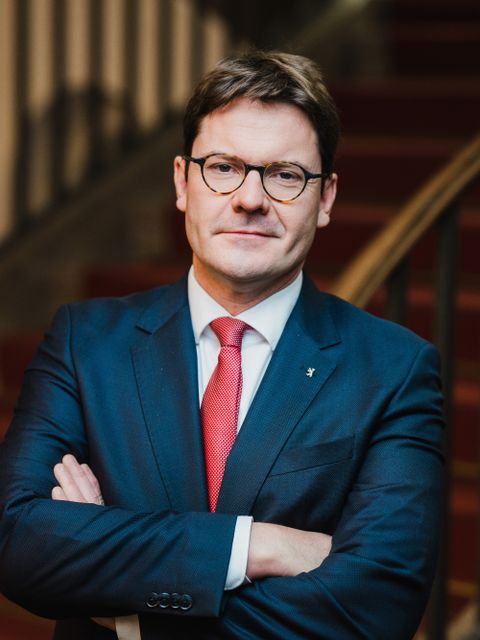 Porträtfoto - Prof. Dr. Hans-Jörg Schmedes