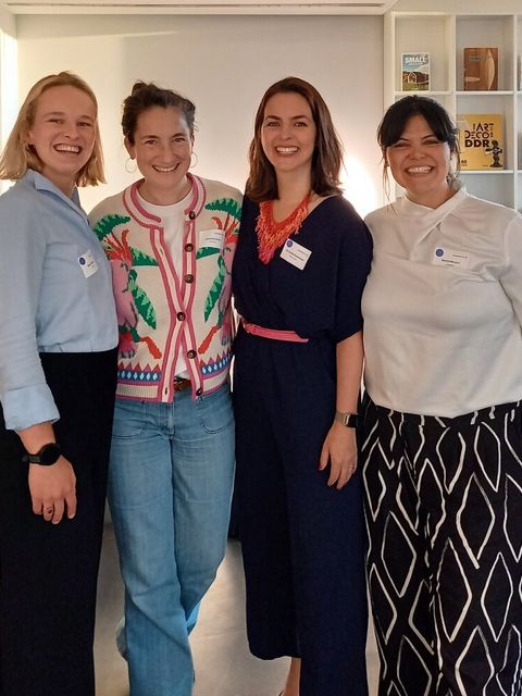 Gruppenfoto von vier Teilnehmerinnen bei KMU meets Startup beim CHRO Dinner