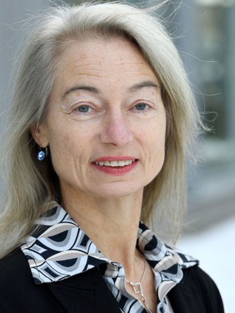 Wissenschaftspreisträgerin Prof. Dr. Beatrice Gründler; Das Bild darf nur mit Nennung der Quelle und ausschließlich im Zusammenhang mit einer Berichterstattung über den Wissenschaftspreis und die Preisträgerin Prof. Dr. Beatrice Gründler verwendet werden. (Bild: DFG/David Ausserhofer)