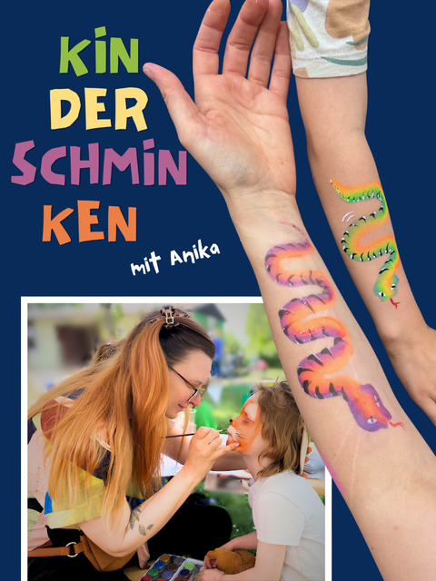 Foto von Anike beim Schminken eines Kindergesichts und zwei Kinderarme mit aufgemalten Schlangen