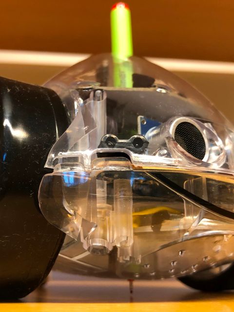 InO-Bot Roboter mit eingesetztem Stift