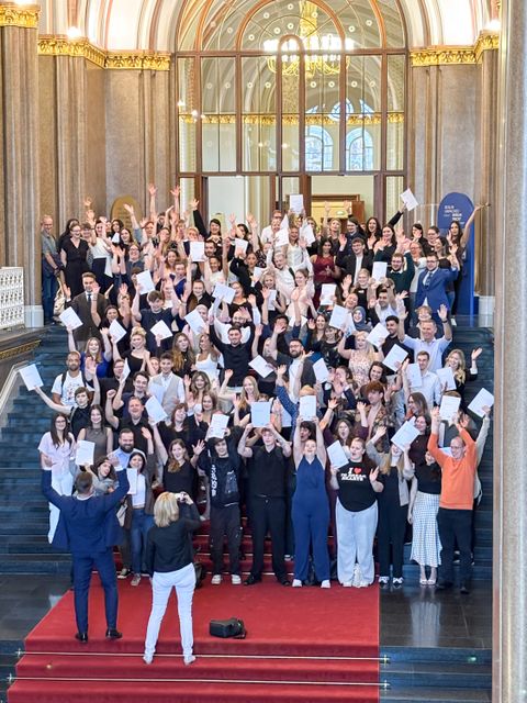 Gruppenbild der Absolventinnen und Absolventen