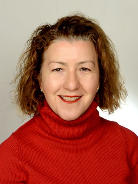 Porträtfoto von der Kursleitenden Ayse Dayi