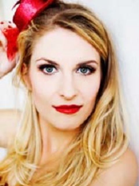 Foto der Kursleitenden Sylvia die Unvollendete