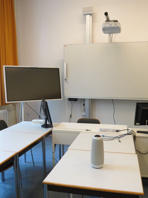 Raum in der vhs Tempelhof-Schöneberg mit Whitesborad und Eule