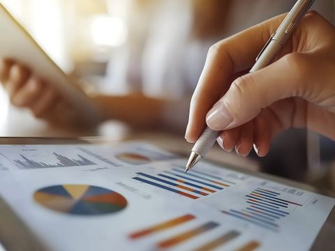 Strategieplanung mit Diagrammen und Berechnungen