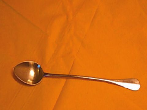 Löffel mit der Gravur „MORITZ DOBRIN’S CONDITOREI“