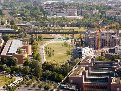 Luftbild auf den westlichen Teil vom Park am Gleisdreieck