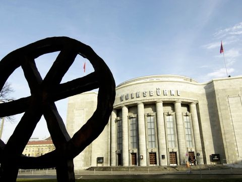 Die Volksbühne am Rosa-Luxemburg-Platz
