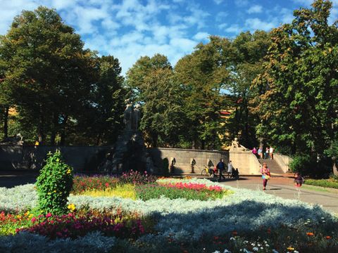 Der Mittelpunkt des Rheingau-Viertels: Der Rüdesheimer Platz