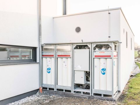 Mit dem weltweit einzigartigen Heimkraftwerksystem der Berliner Firma Home Power Solutions lässt sich Solarstrom als grüner Wasserstoff speichern