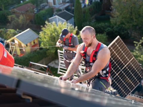 Das Berliner Solar-Start-up Enpal bietet Photovoltaiksysteme zur Miete an und bildet die Installationsfachleute in einer eigenen Akademie aus