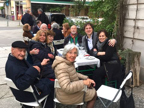 Abschlusstreffen im Atelier Bergmann in Schöneberg. Im Uhrzeigersinn: Petra Michalski, Franz Michalski, Christiane Carstens, Sylvia Paskin, Ingolf Alwert, Benjamin Kuntz und Alina Tugend